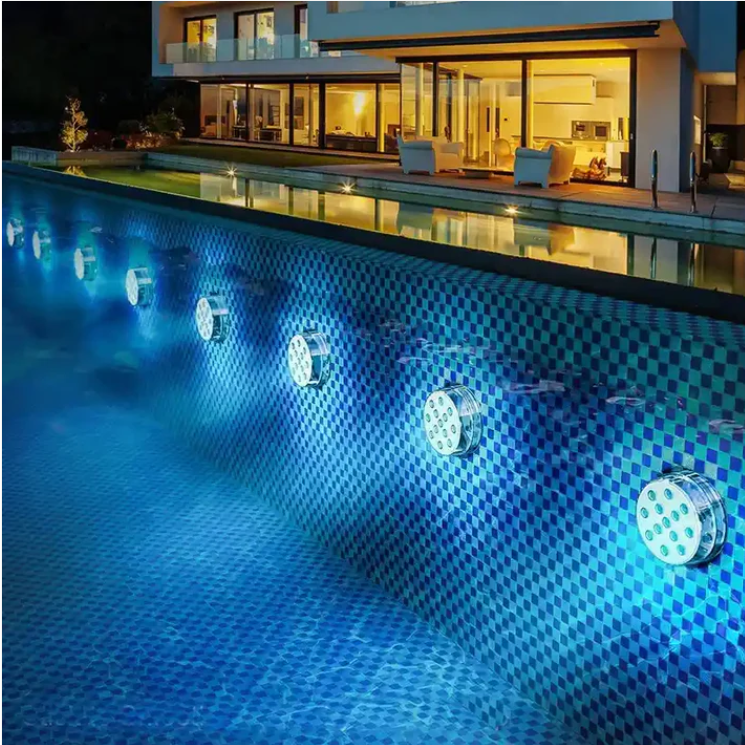 2 HydroLED™ – La lumière qui change l’ambiance de ta piscine, ton bain ou ton jardin